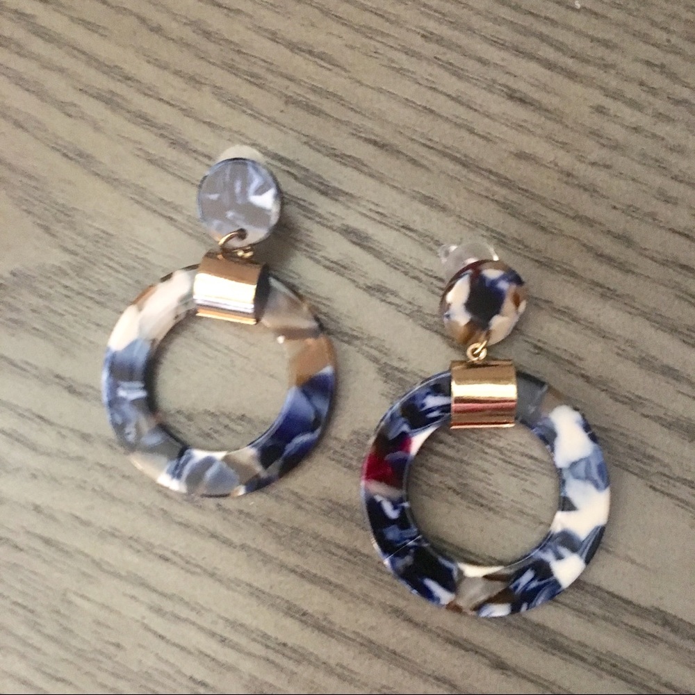 New!!  BaubleBar Resin Earrings - Picture 2 of 3